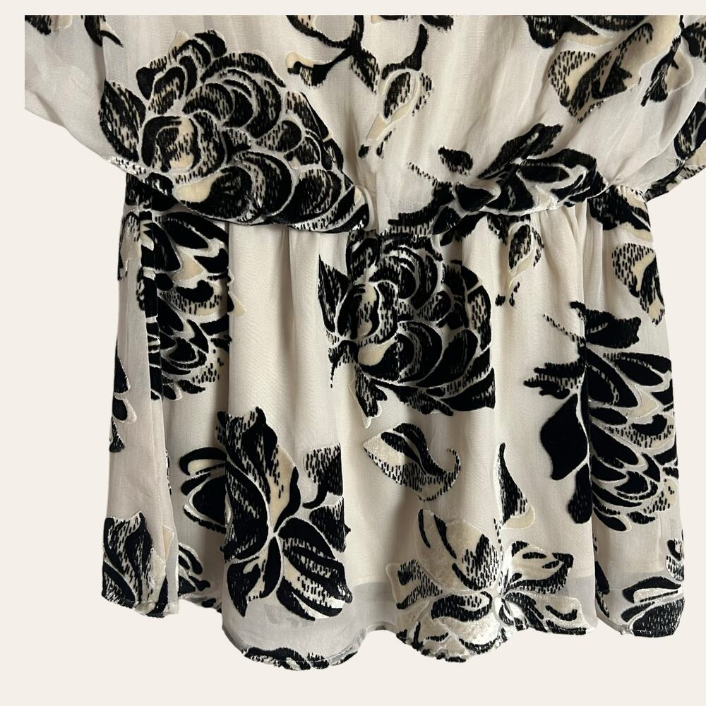 Alice + Olivia White Black Brushed Floral Silk Blend Batwing Flounce Top Size XS - Picture 5 of 9